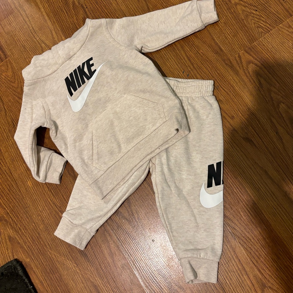 Nike hoodie and sweat pants set